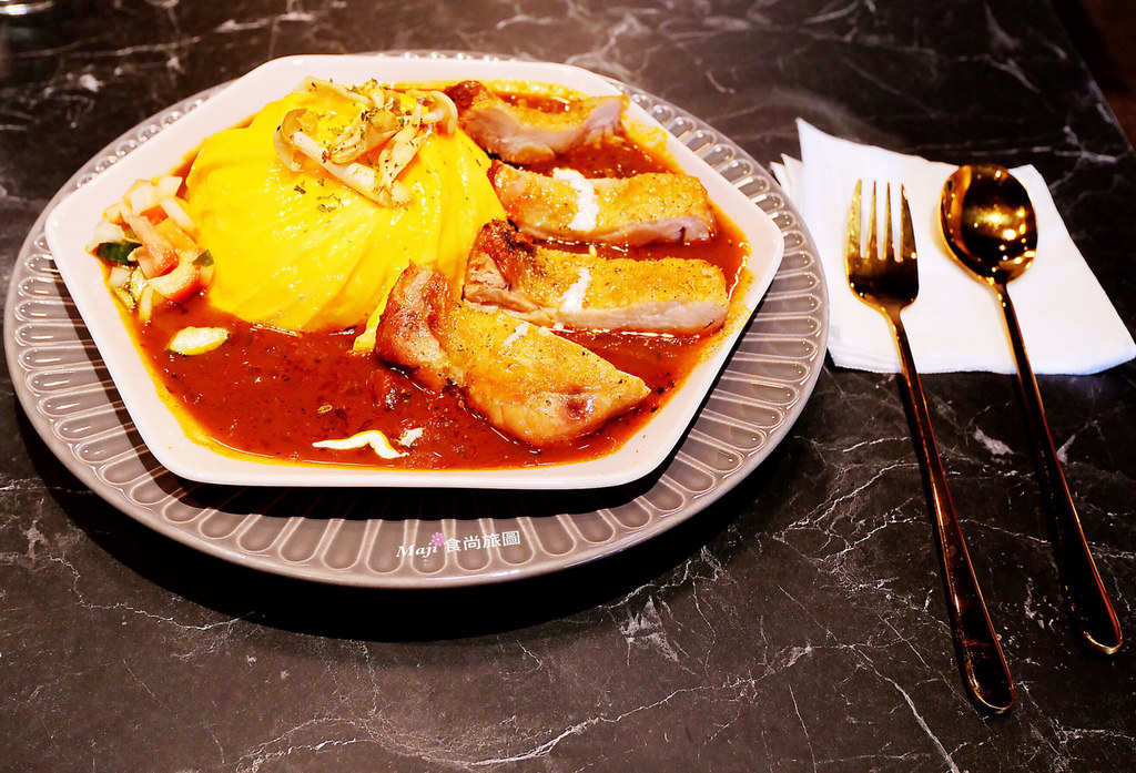 哈比比Habibie Cafe& Curry 秘香雞腿咖哩飯+歐姆蛋