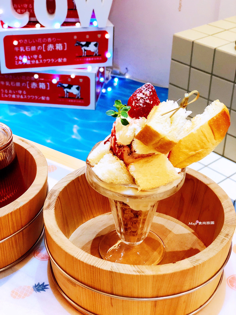 草莓冰橋林聖代生吐司