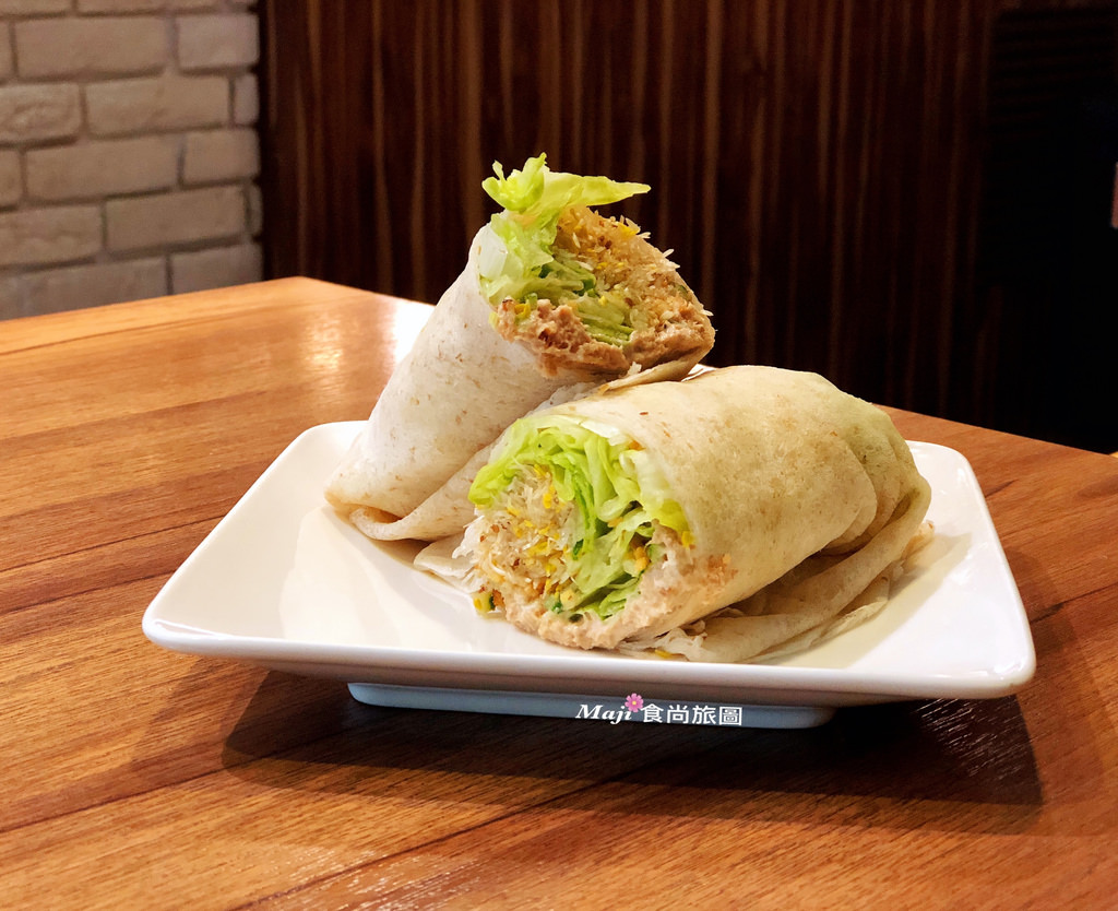 黑橄欖鮪魚生菜捲