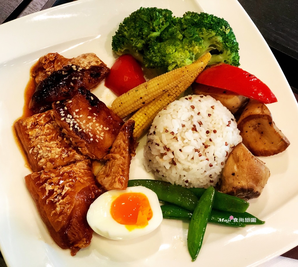  湛盧咖啡瑞光館 蒲燒鱸魚藜麥飯