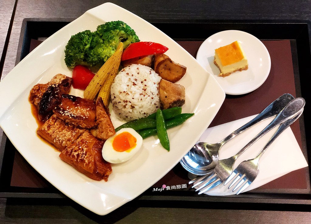  湛盧咖啡瑞光館 蒲燒鱸魚藜麥飯