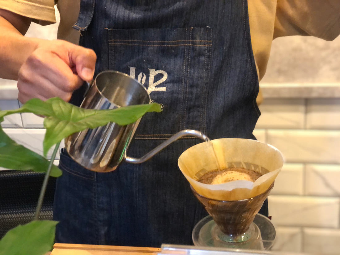 隱藏內科園區巷弄中的自家烘培咖啡廳 U2 Coffee友途咖啡  驚艷好喝的咖啡和舒芙蕾厚鬆餅 - 第16張圖 U2 Coffee 友途咖啡 手沖咖啡