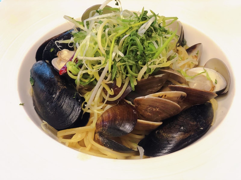 蔥香蒜味淡菜蛤蜊麵