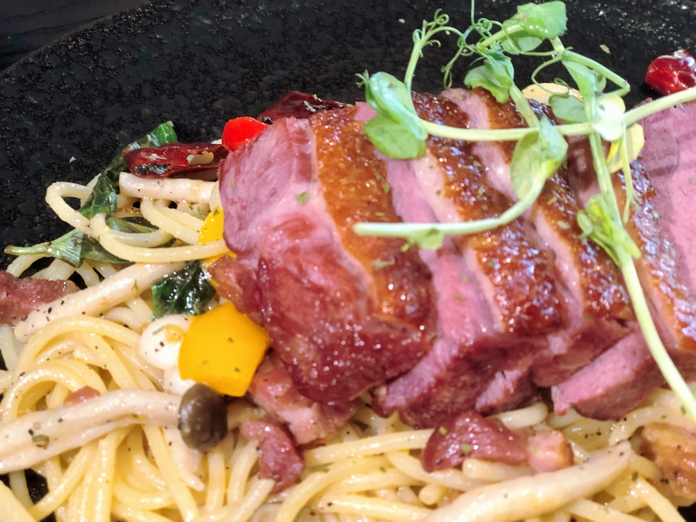塔香蒜臘鴨胸義大利麵 