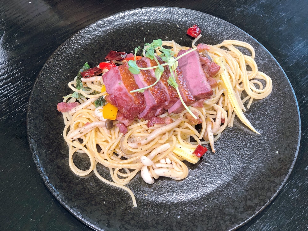 塔香蒜臘鴨胸義大利麵 