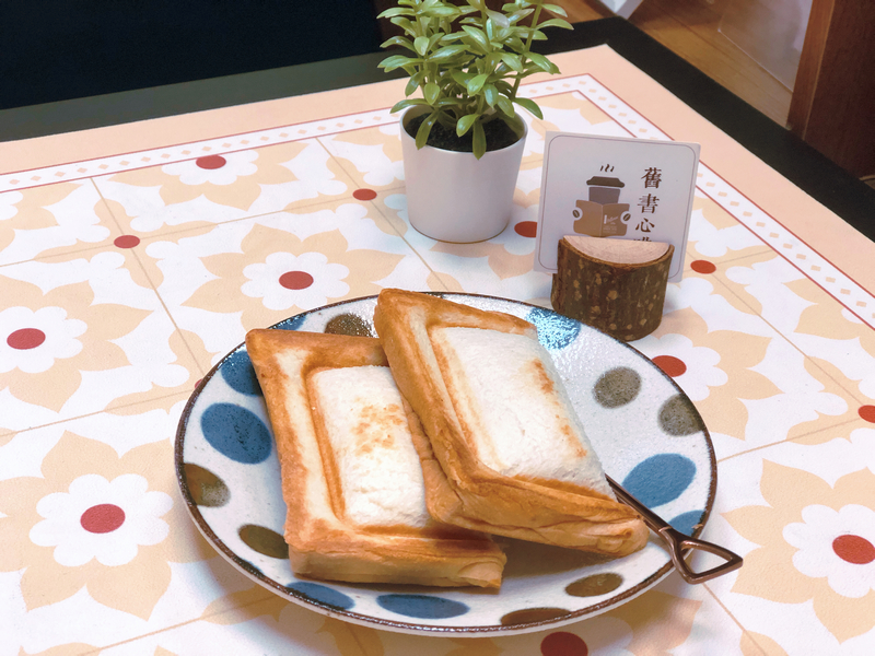 外酥內潤的鮪魚起司熱壓吐司