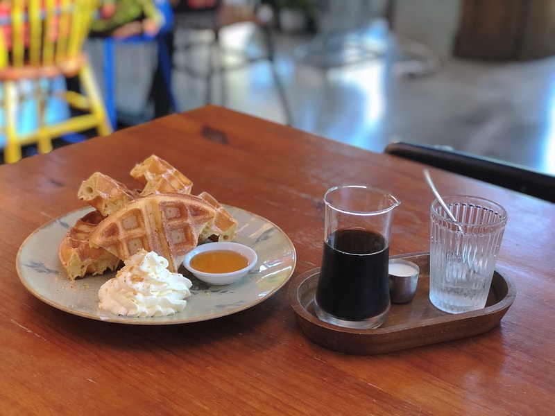 Arc Cafe 蜂蜜原味鬆餅，搭配冰滴咖啡