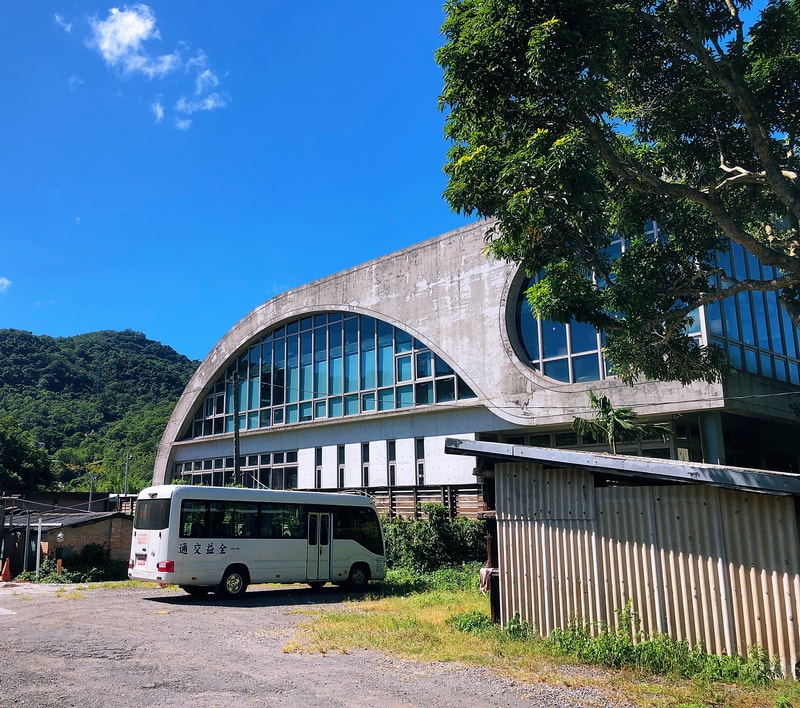 Arc Cafe 以清水模法的特色建築