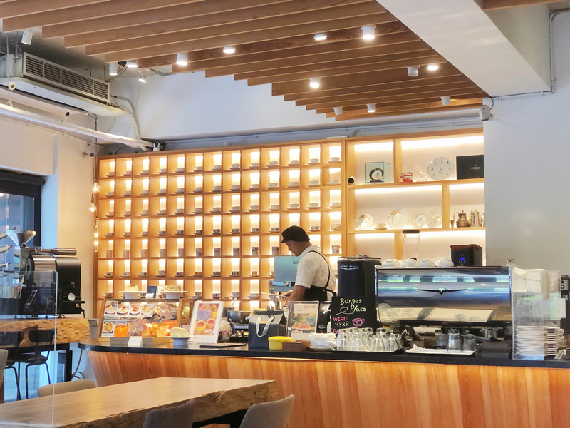 波赫士領地精品咖啡館明水店|台北大直不限時咖啡廳推薦,開心果奶霜千層必吃甜點 - 第12張圖 波赫士領地精品咖啡館 明水店 引人注目的吧台區