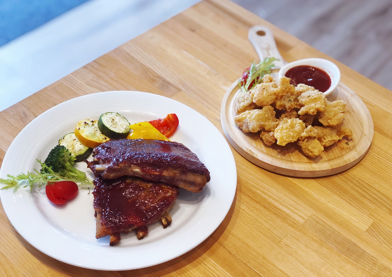 波赫士領地精品咖啡館明水店|台北大直不限時咖啡廳推薦,開心果奶霜千層必吃甜點 - 第21張圖 BBQ經典烤豬肋排和酥炸唐揚雞
