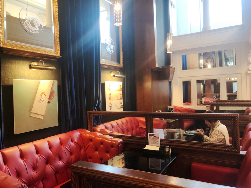 Moooon river cafe & books