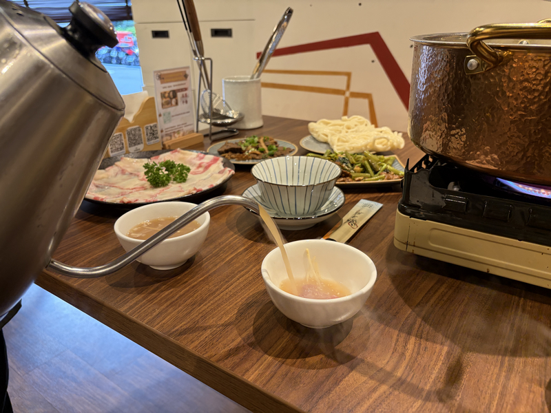 潮牛殿溫體牛創意鍋物評價|松山區美食分享・民生社區火鍋食記 - 第18張圖 潮牛殿手沖牛肉湯