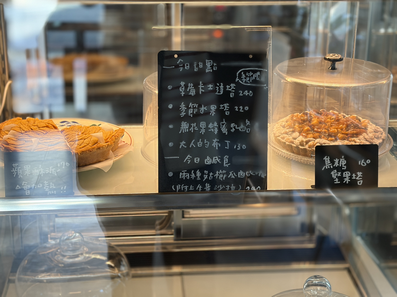 暗室微光甜點櫃