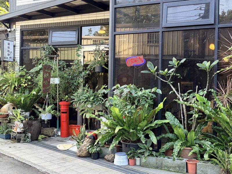 瑞格咖啡館四腳亭河岸店